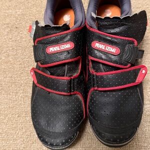 Size 8 - Women's Pearl Izumi Ampere M1 Cycling Shoes